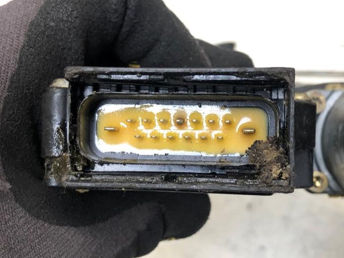 Raammotor 2Deurs achter van een Volkswagen Golf III Cabrio Restyling (1E7) 1.8 Kat. 2001