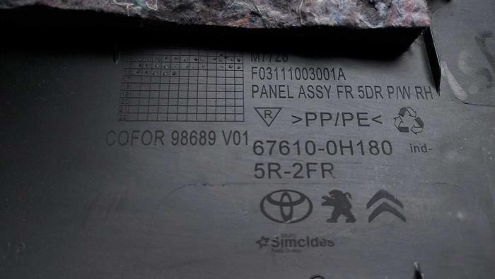 Portierbekleding 4Deurs rechts-voor van een Toyota Aygo (B40) 1.0 12V VVT-i 2016