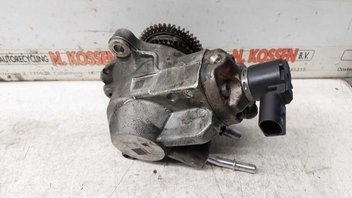 Gebruikte Dieselpomp Ford Transit Prijs op aanvraag aangeboden door N Kossen Autorecycling BV