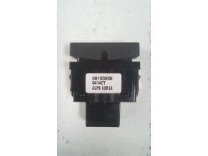 Gebruikte Ruit schakelaar elektrisch Opel Signum (F48) 2.2 direct 16V Prijs op aanvraag aangeboden door N Kossen Autorecycling BV