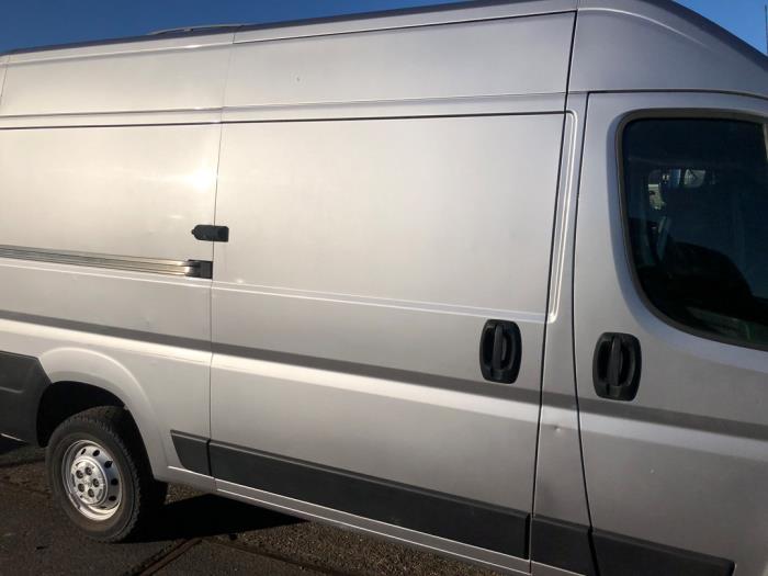 Schuifdeur rechts van een Peugeot Boxer (U9) 2.2 Blue HDi 140 2020