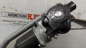 Gebruikte Ruitenwissermotor voor Nissan Note (E11) 1.6 16V Prijs op aanvraag aangeboden door N Kossen Autorecycling BV