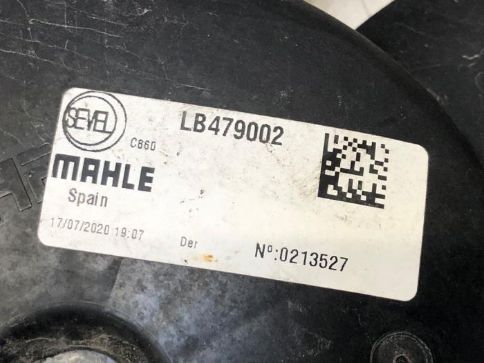 Koelvin van een Peugeot Boxer (U9) 2.2 Blue HDi 140 2020