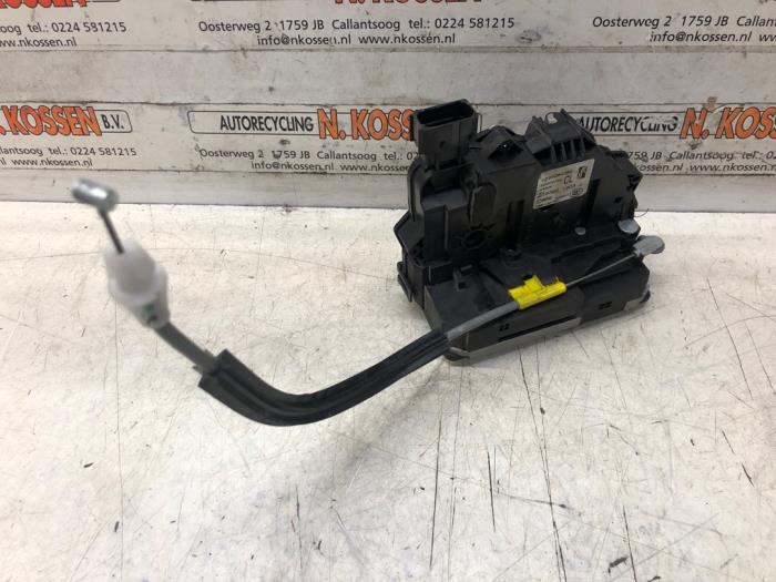 Deurslot Mechaniek 2Deurs rechts van een Peugeot Boxer (U9) 2.2 Blue HDi 140 2020