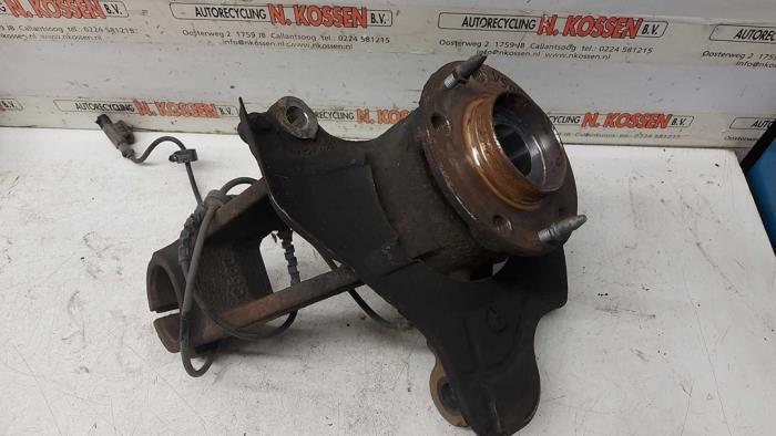 Fusee rechts-voor van een Peugeot Boxer (U9) 2.2 Blue HDi 140 2020