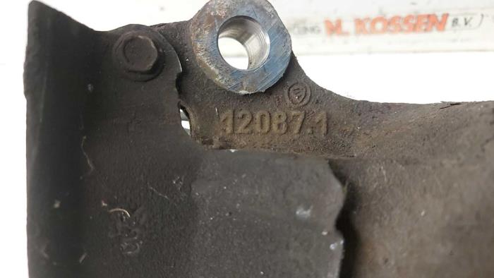 Fusee rechts-voor van een Peugeot Boxer (U9) 2.2 Blue HDi 140 2020