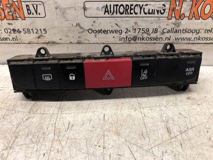 Paniekverlichtings Schakelaar van een Peugeot Boxer (U9) 2.2 Blue HDi 140 2020