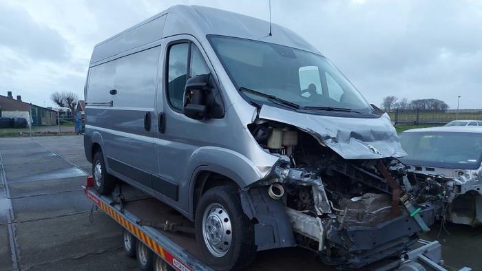 Veerschroef voor van een Peugeot Boxer (U9) 2.2 Blue HDi 140 2020