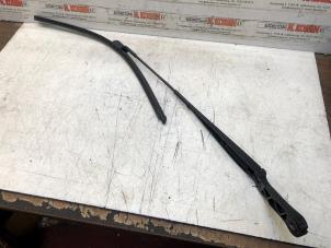 Gebruikte Ruitenwisserarm voor Peugeot Boxer (U9) 2.2 Blue HDi 140 Prijs op aanvraag aangeboden door N Kossen Autorecycling BV