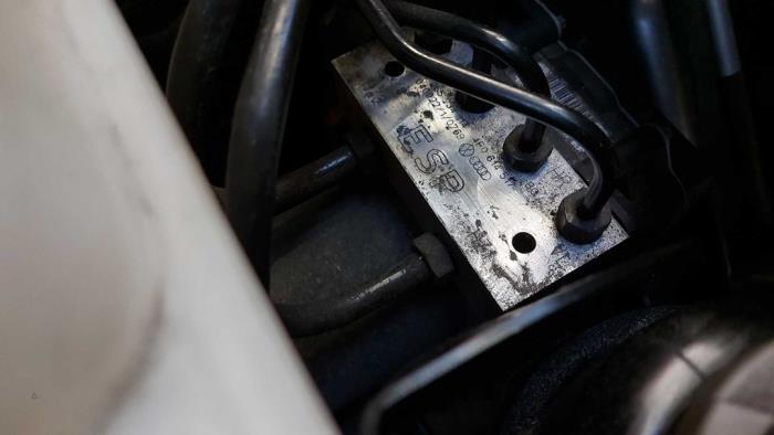 Gebruikte ABS Pomp Audi A6 (C6) 2.4 V6 24V Prijs op aanvraag aangeboden door N Kossen Autorecycling BV