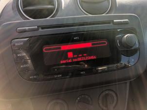 Gebruikte Radio CD Speler Seat Ibiza IV SC (6J1) 1.2 12V Prijs op aanvraag aangeboden door N Kossen Autorecycling BV