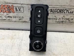 Gebruikte Schakelaar Smart Fortwo Coupé (453.3) Electric Drive Prijs op aanvraag aangeboden door N Kossen Autorecycling BV