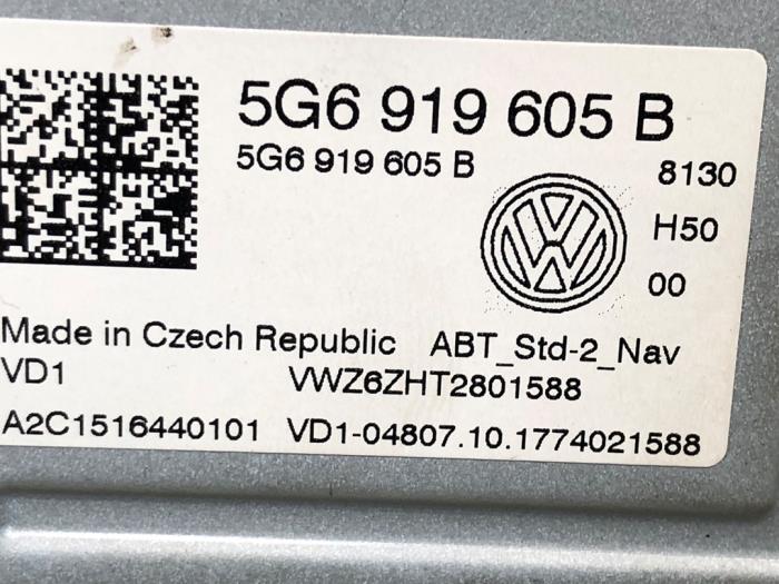 Multi Media Regelunit van een Volkswagen Golf VII (AUA) 1.0 TSI 12V 2018