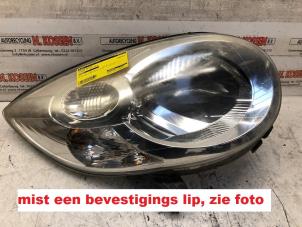 Gebruikte Rechter Koplamp Citroen C1 1.0 12V Prijs op aanvraag aangeboden door N Kossen Autorecycling BV
