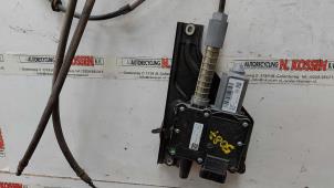 Gebruikte Handrem motor Opel Insignia 1.6 Turbo 16V Ecotec Prijs op aanvraag aangeboden door N Kossen Autorecycling BV