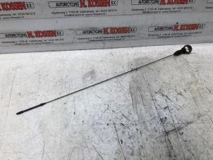 Gebruikte Olie Peilstok Opel Vivaro Prijs op aanvraag aangeboden door N Kossen Autorecycling BV