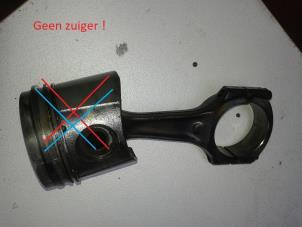 Gebruikte Drijfstang Landrover Discovery Prijs op aanvraag aangeboden door N Kossen Autorecycling BV