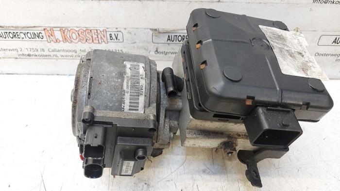 Gebruikte Pompvering (Hydr.) Citroen C5 II Break (RE) 2.0 16V Prijs op aanvraag aangeboden door N Kossen Autorecycling BV