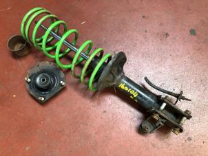 Gebruikte Schokdemperpoot rechts-achter Mazda 323 F (BA14) 1.5i GLX,GT 16V Prijs op aanvraag aangeboden door N Kossen Autorecycling BV