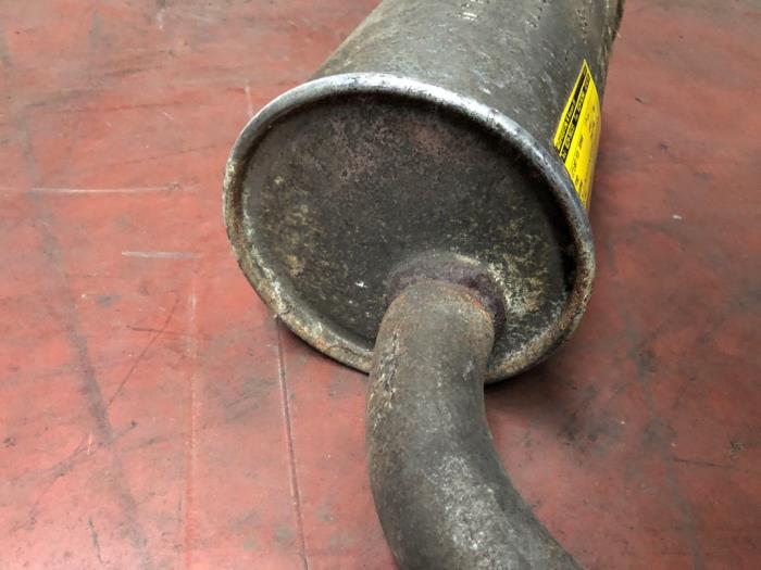 Uitlaat Middendemper van een Ford Sierra 1989