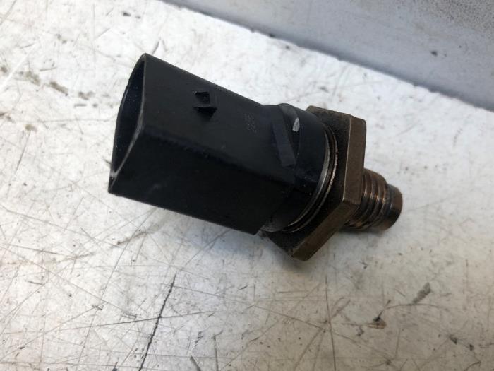 Brandstofdruk sensor van een Ford Transit Custom 2.0 TDCi 16V Eco Blue 130 2017