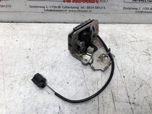 Gebruikte Schuifdeur Slotmechaniek rechts Nissan NV 400 Prijs op aanvraag aangeboden door N Kossen Autorecycling BV