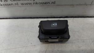 Gebruikte Raam module Renault Clio IV Estate/Grandtour (7R) 0.9 Energy TCE 90 12V Prijs op aanvraag aangeboden door N Kossen Autorecycling BV