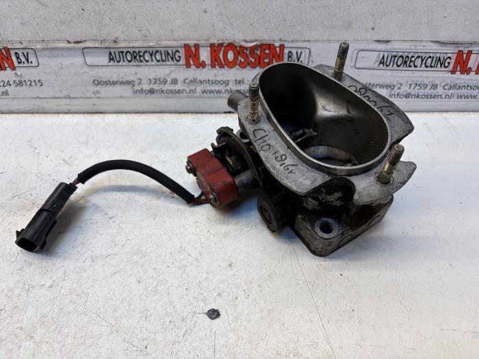 Gebruikte Gasklephuis Renault Clio (B/C57/357/557/577) 1.8 GT 16V Kat. Prijs op aanvraag aangeboden door N Kossen Autorecycling BV