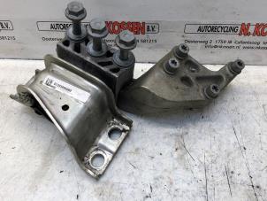 Gebruikte Motorrubber Peugeot Boxer (U9) 2.2 Blue HDi 140 Prijs op aanvraag aangeboden door N Kossen Autorecycling BV