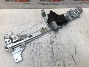 Gebruikte Raammechaniek 4Deurs links-achter Peugeot 5008 I (0A/0E) Prijs op aanvraag aangeboden door N Kossen Autorecycling BV