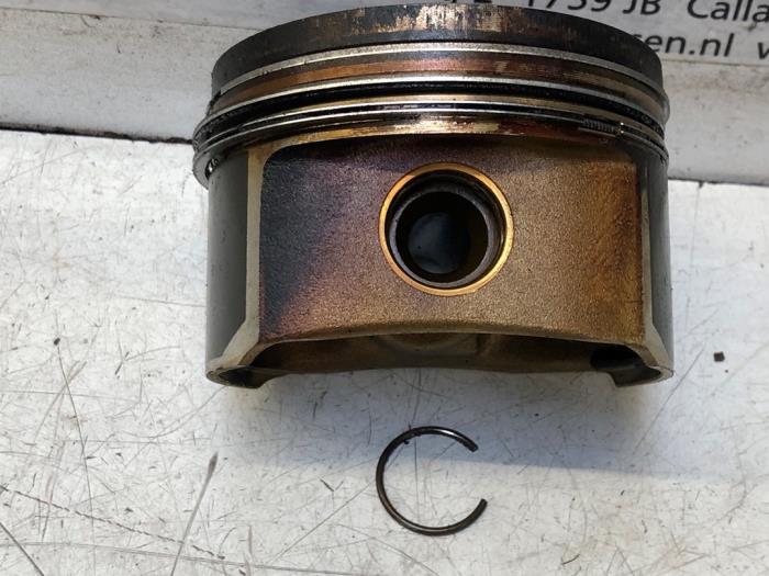 Gebruikte Zuiger Audi TT Prijs op aanvraag aangeboden door N Kossen Autorecycling BV