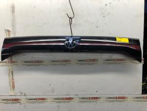 Gebruikte Reflector Sierplaat achter Volkswagen T-Cross 1.0 TSI 110 12V Prijs op aanvraag aangeboden door N Kossen Autorecycling BV