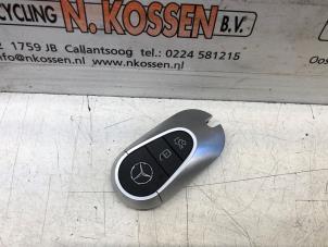 Gebruikte Afstandsbediening deurvergrendeling Mercedes C (W206) C-300 e 2.0 Turbo Prijs op aanvraag aangeboden door N Kossen Autorecycling BV