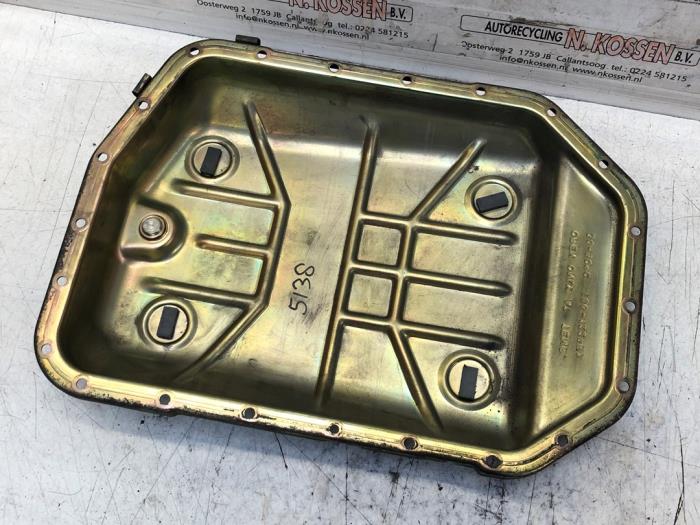 Carterpan van een BMW X5 (E53) 4.4 V8 32V 2001