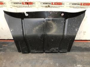 Gebruikte Beschermplaat bodem Iveco New Daily VI 33S16, 35C16, 35S16 Prijs op aanvraag aangeboden door N Kossen Autorecycling BV