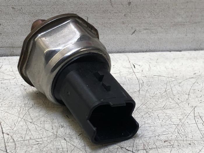 Brandstofdruk sensor van een Nissan Qashqai (J11) 1.2 DIG-T 16V 2014
