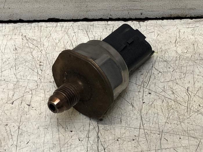 Brandstofdruk sensor van een Nissan Qashqai (J11) 1.2 DIG-T 16V 2014