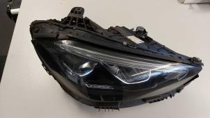 Gebruikte Rechter Koplamp Mercedes C (W206) C-300 e 2.0 Turbo Prijs op aanvraag aangeboden door N Kossen Autorecycling BV