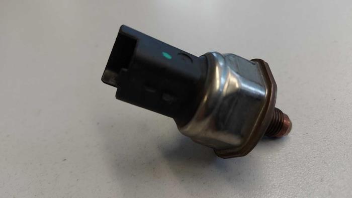 Brandstofdruk sensor van een Dacia Lodgy (JS) 1.2 TCE 16V 2018