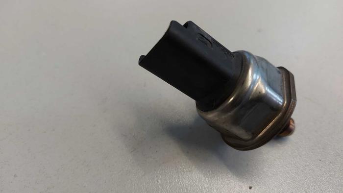 Brandstofdruk sensor van een Dacia Lodgy (JS) 1.2 TCE 16V 2018