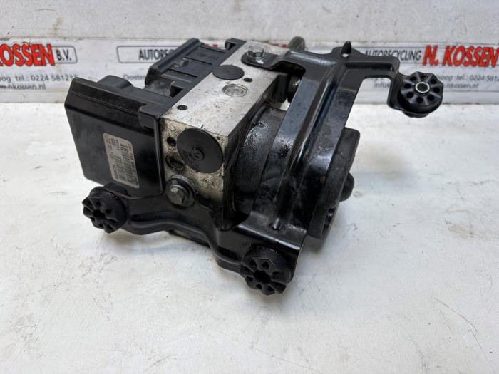 Gebruikte ABS Pomp BMW X5 (E53) 3.0d 24V Prijs op aanvraag aangeboden door N Kossen Autorecycling BV