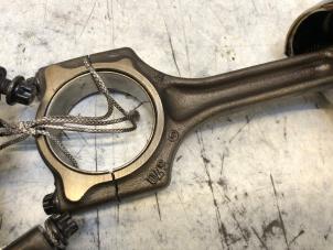 Gebruikte Drijfstang Mini Clubman Prijs op aanvraag aangeboden door N Kossen Autorecycling BV