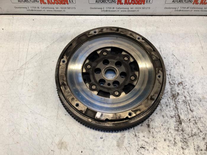 Gebruikte Dubbele massa vliegwiel Opel Astra J Sports Tourer (PD8/PE8/PF8) 1.4 Turbo 16V Prijs op aanvraag aangeboden door N Kossen Autorecycling BV