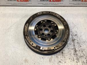 Gebruikte Dubbele massa vliegwiel Opel Astra J Sports Tourer (PD8/PE8/PF8) 1.4 Turbo 16V Prijs op aanvraag aangeboden door N Kossen Autorecycling BV