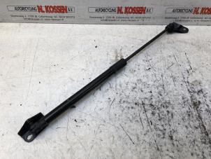 Gebruikte Kofferdekseldemper links-achter Volkswagen T-Cross 1.0 TSI 110 12V Prijs op aanvraag aangeboden door N Kossen Autorecycling BV