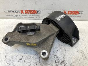 Gebruikte Motorsteun Renault Clio IV Estate/Grandtour (7R) 0.9 Energy TCE 90 12V Prijs op aanvraag aangeboden door N Kossen Autorecycling BV