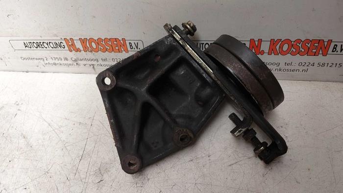 Gebruikte Dynamosteun boven Citroen Jumper (23) 2.5 TDI 12V Prijs op aanvraag aangeboden door N Kossen Autorecycling BV