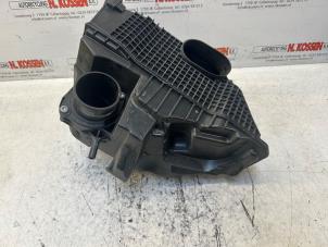 Gebruikte Luchtfilterhuis Renault Clio IV Estate/Grandtour (7R) 0.9 Energy TCE 90 12V Prijs op aanvraag aangeboden door N Kossen Autorecycling BV