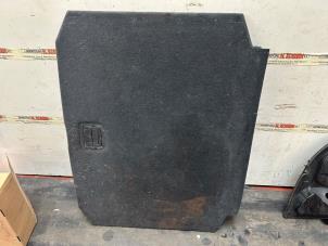 Gebruikte Vloerplaat bagageruimte Audi A3 Sportback (8VA/8VF) 1.0 TFSI 12V Prijs op aanvraag aangeboden door N Kossen Autorecycling BV