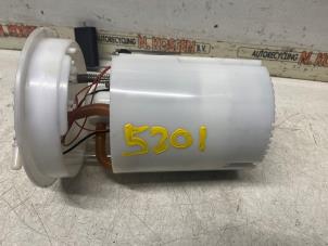 Gebruikte Benzinepomp Alfa Romeo 159 Sportwagon (939BX) 2.2 JTS 16V Prijs op aanvraag aangeboden door N Kossen Autorecycling BV